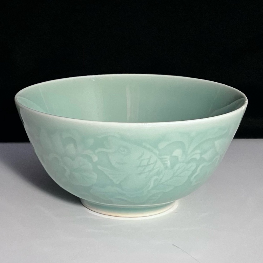 Vintage CELADON GREEN Rice Bowl / CARVED GOLDFISH POND / Fine Asian OBJECT D’ART